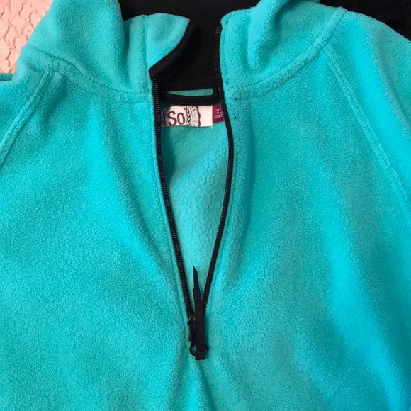 Mint green and black pullover - Picture 3 of 3